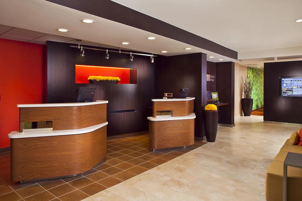 Spark By Hilton Birmingham Colonnade Exterior photo